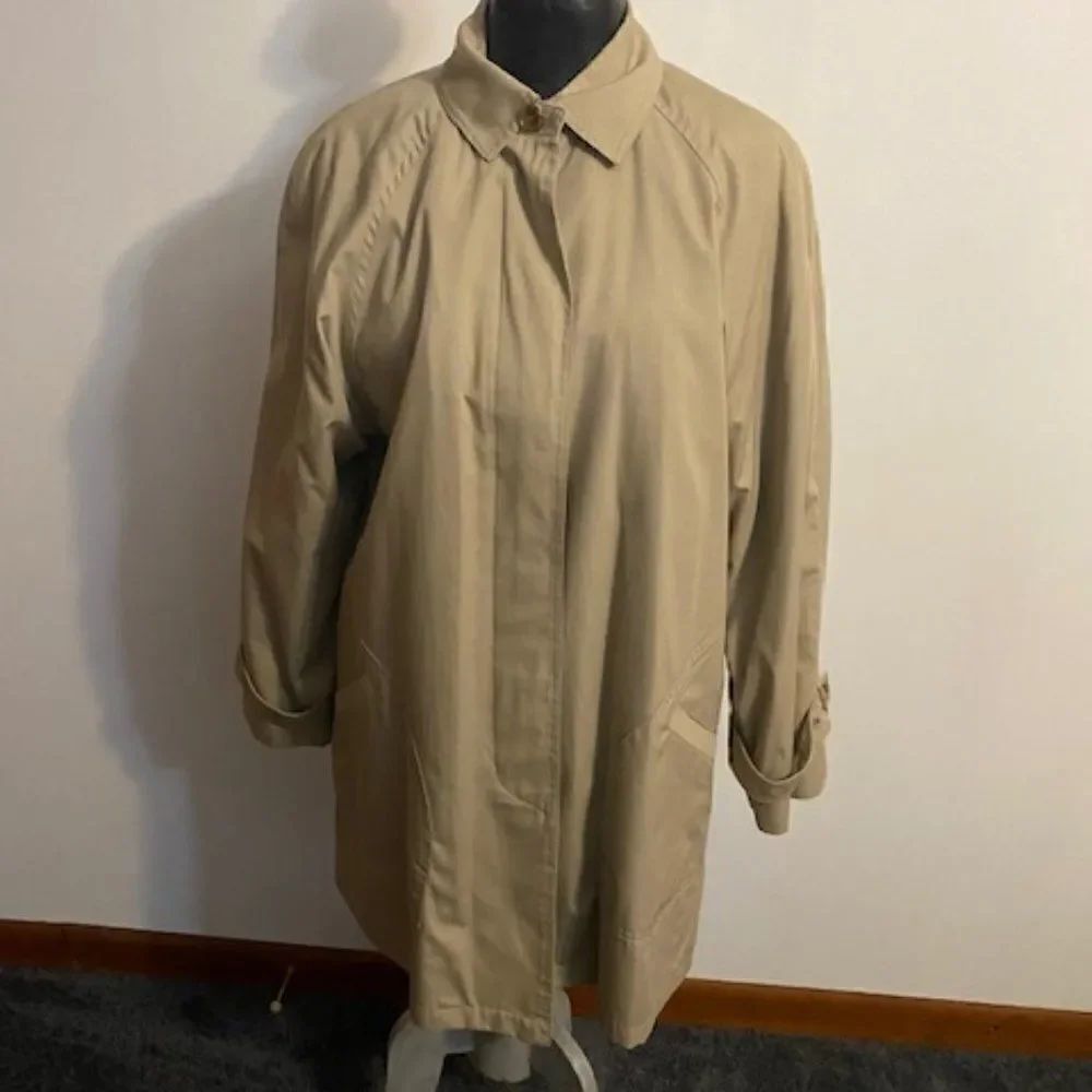 London Towne Tan Trench coat with stripe zip out lining size 12